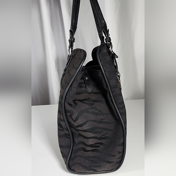 Fendi Nylon & leather black on black shoulder tote. Minor signs of use. - Picture 3 of 16